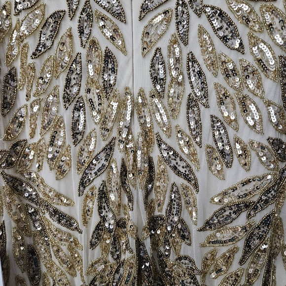 Mac Duggal Embellished Leaf Gown in Gold 16 NWT - Picture 15 of 16